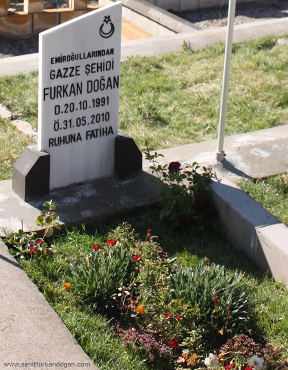 Following the funeral (Janazah prayer) at Hunat Mosque in Kayseri on 4th June 2010, he was buried in Resadiye Cemetery in the Borough of Talas in Kayseri.